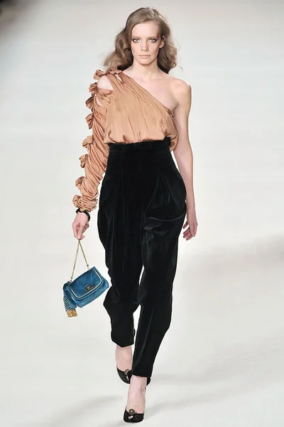 Look 30